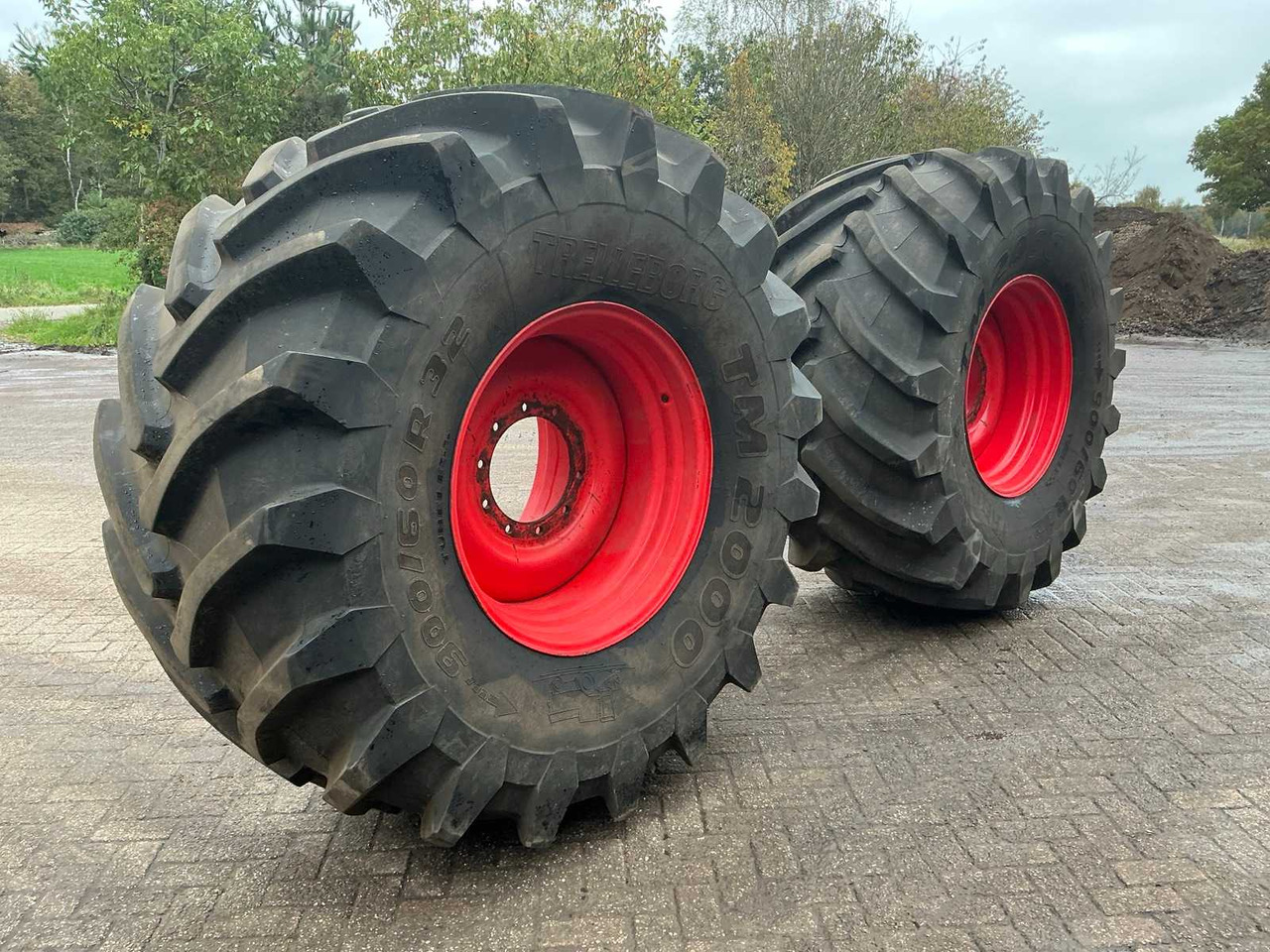 Trelleborg TM200 - Pneus et jantes pour Tracteur agricole: photos 4 Trelleborg TM200 - Pneus et jantes pour Tracteur agricole: photos 4