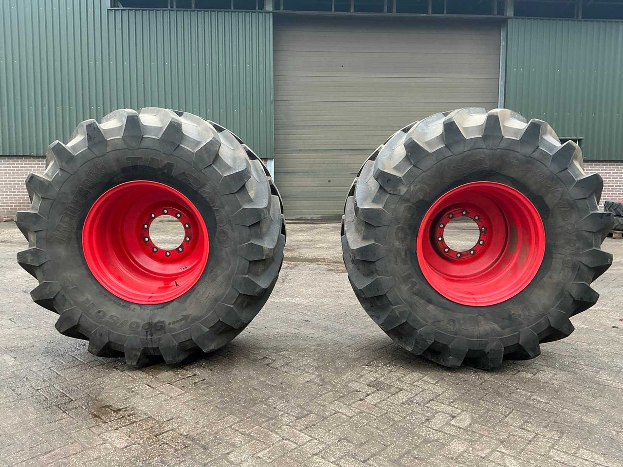 Trelleborg TM200 - Pneus et jantes pour Tracteur agricole: photos 1 Trelleborg TM200 - Pneus et jantes pour Tracteur agricole: photos 1
