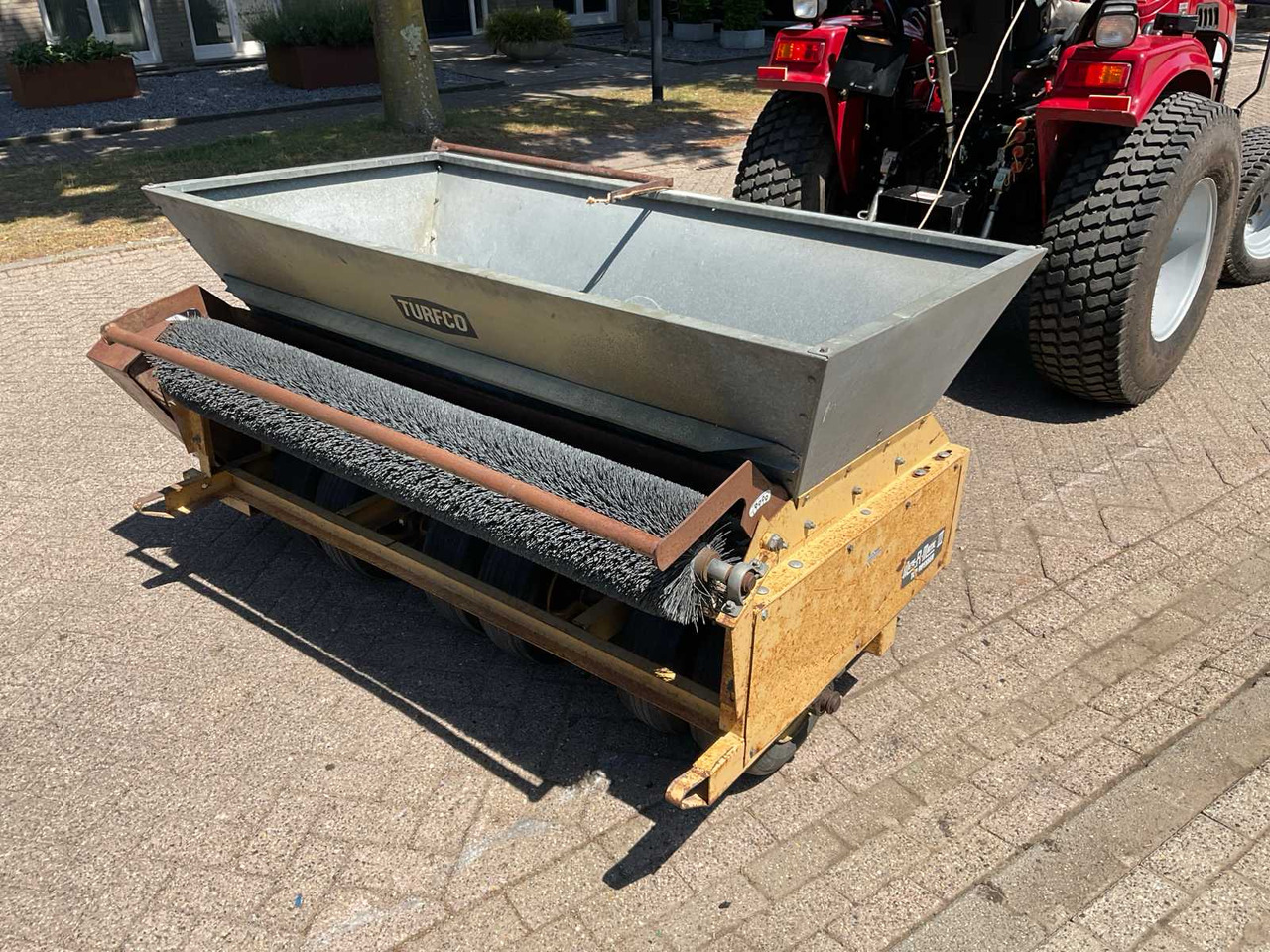 Turfco Mete-r-matic III Top Dresser - Matériel de jardinage: photos 1 Turfco Mete-r-matic III Top Dresser - Matériel de jardinage: photos 1