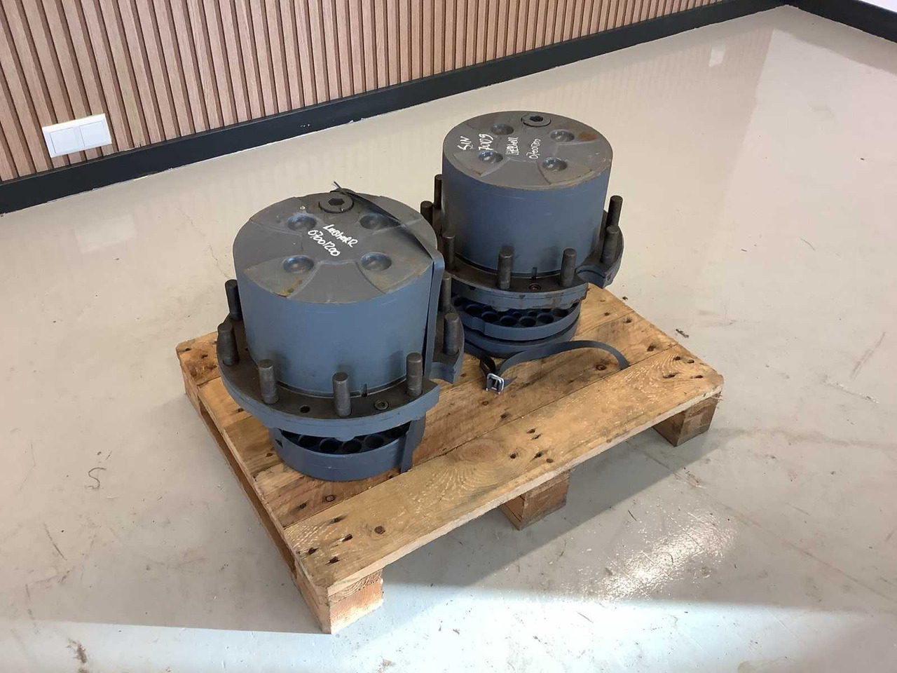 UNUSED 2X LIEBHERR 914 FINAL DELAY - Pelle sur pneus: photos 1 UNUSED 2X LIEBHERR 914 FINAL DELAY - Pelle sur pneus: photos 1