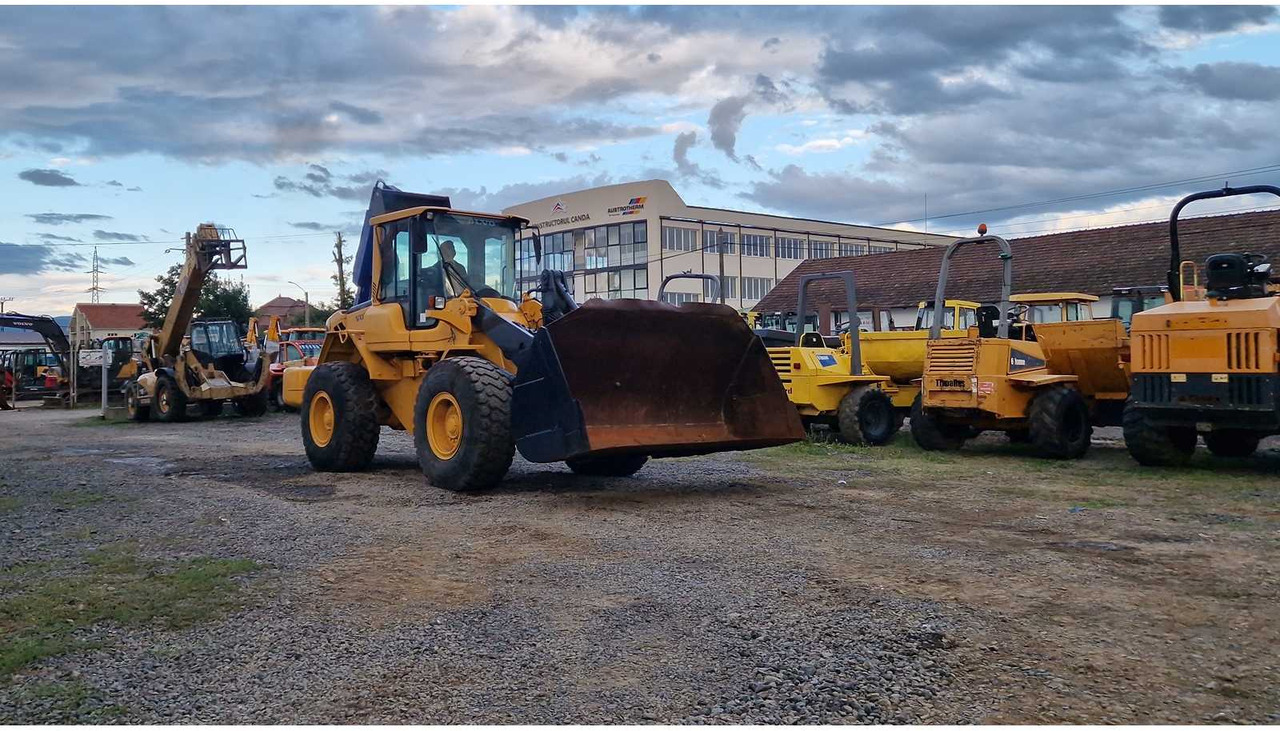 VOLVO L90F - Chargeuse sur pneus: photos 4 VOLVO L90F - Chargeuse sur pneus: photos 4