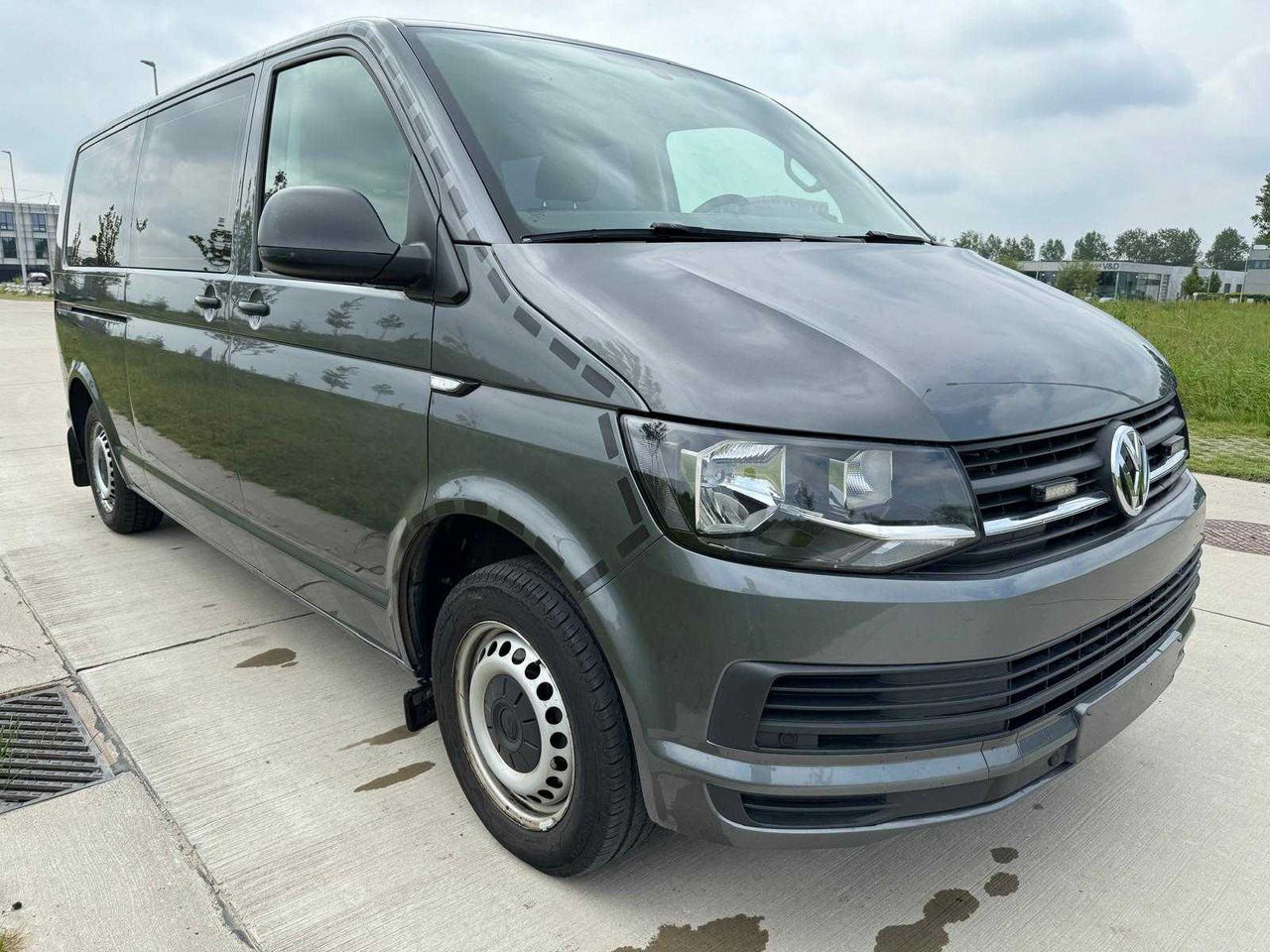 2018 VOLKSWAGEN KOMBI TRANSPORTER - Véhicule utilitaire: photos 2 2018 VOLKSWAGEN KOMBI TRANSPORTER - Véhicule utilitaire: photos 2