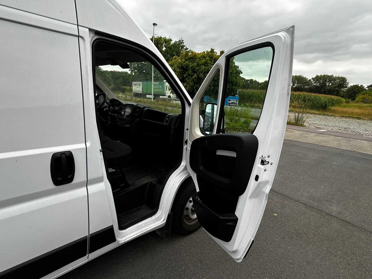 FIAT DUCATO COMMERCIAL VEHICLE - Véhicule utilitaire: photos 5 FIAT DUCATO COMMERCIAL VEHICLE - Véhicule utilitaire: photos 5