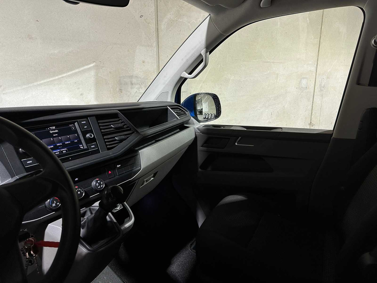 Véhicule utilitaire VOLKSWAGEN TRANSPORTER 2.0 TDI L1H1 28 90HP 2021, VLF-37-F COMMERCIAL VEHICLE: photos 17 Véhicule utilitaire VOLKSWAGEN TRANSPORTER 2.0 TDI L1H1 28 90HP 2021, VLF-37-F COMMERCIAL VEHICLE: photos 17