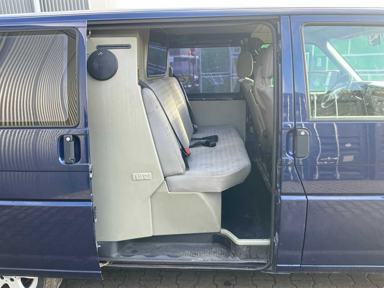 Véhicule utilitaire VOLKSWAGEN TRANSPORTER T4 2.5 TDI 'WISEACRE' DC COMMERCIAL VEHICLE: photos 20 Véhicule utilitaire VOLKSWAGEN TRANSPORTER T4 2.5 TDI 'WISEACRE' DC COMMERCIAL VEHICLE: photos 20