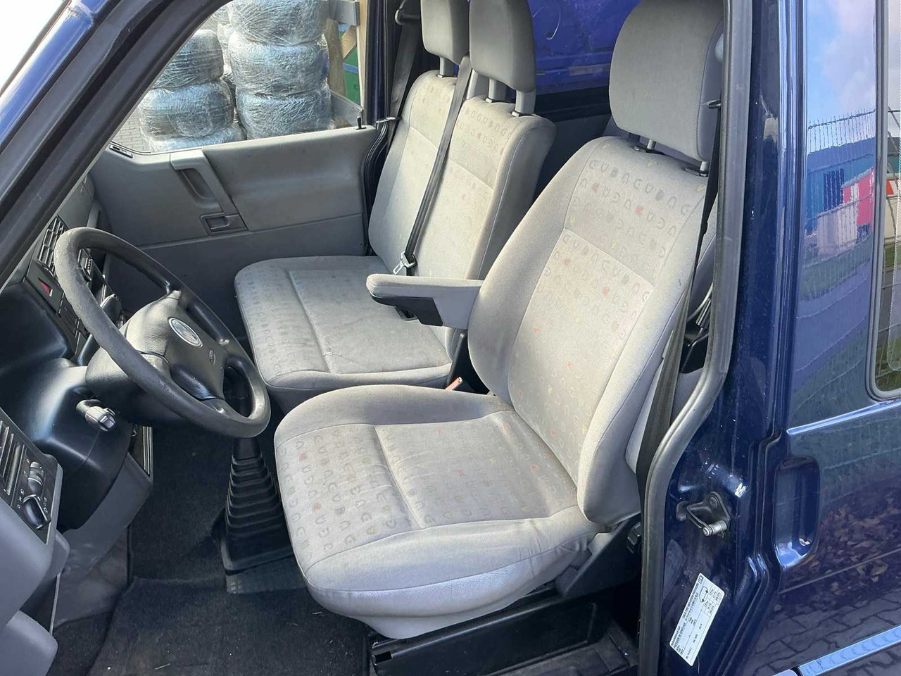 Véhicule utilitaire VOLKSWAGEN TRANSPORTER T4 2.5 TDI 'WISEACRE' DC COMMERCIAL VEHICLE: photos 10 Véhicule utilitaire VOLKSWAGEN TRANSPORTER T4 2.5 TDI 'WISEACRE' DC COMMERCIAL VEHICLE: photos 10