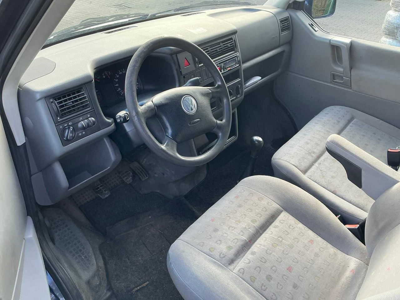 Véhicule utilitaire VOLKSWAGEN TRANSPORTER T4 2.5 TDI 'WISEACRE' DC COMMERCIAL VEHICLE: photos 11 Véhicule utilitaire VOLKSWAGEN TRANSPORTER T4 2.5 TDI 'WISEACRE' DC COMMERCIAL VEHICLE: photos 11