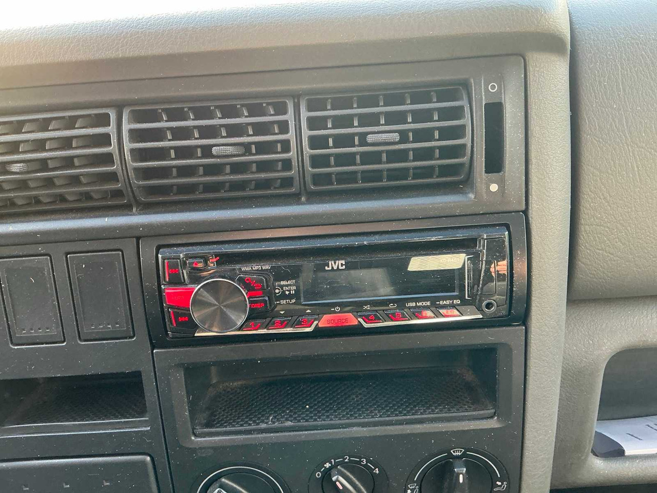 Véhicule utilitaire VOLKSWAGEN TRANSPORTER T4 2.5 TDI 'WISEACRE' DC COMMERCIAL VEHICLE: photos 17 Véhicule utilitaire VOLKSWAGEN TRANSPORTER T4 2.5 TDI 'WISEACRE' DC COMMERCIAL VEHICLE: photos 17