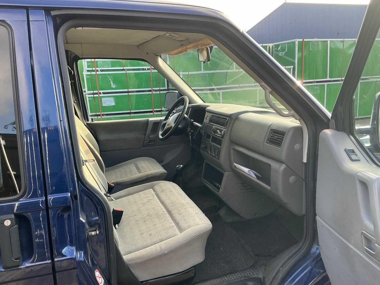Véhicule utilitaire VOLKSWAGEN TRANSPORTER T4 2.5 TDI 'WISEACRE' DC COMMERCIAL VEHICLE: photos 18 Véhicule utilitaire VOLKSWAGEN TRANSPORTER T4 2.5 TDI 'WISEACRE' DC COMMERCIAL VEHICLE: photos 18