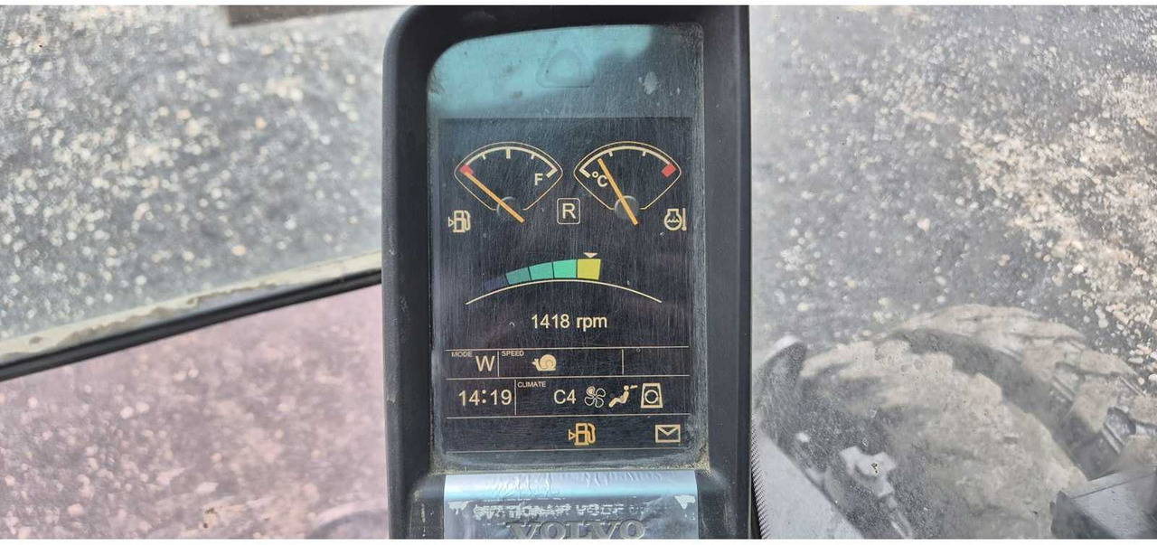 Volvo Construction Equipment EW140C - Pelle sur pneus: photos 3 Volvo Construction Equipment EW140C - Pelle sur pneus: photos 3