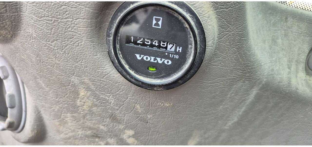 Volvo Construction Equipment EW140C - Pelle sur pneus: photos 5 Volvo Construction Equipment EW140C - Pelle sur pneus: photos 5