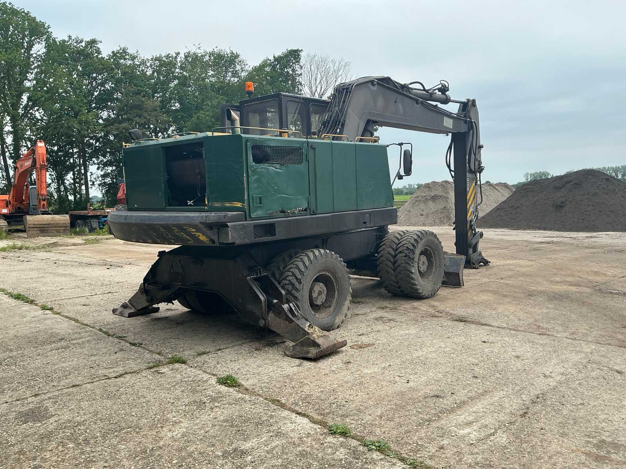Volvo EW200 - Pelle sur pneus: photos 5 Volvo EW200 - Pelle sur pneus: photos 5