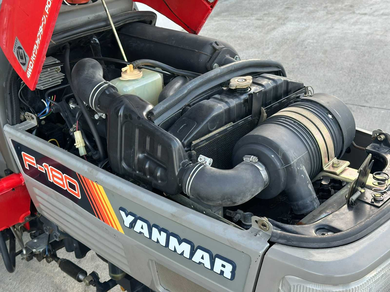 YANMAR - F-180 - 4-WHEEL DRIVE TRACTOR - Tracteur agricole: photos 5 YANMAR - F-180 - 4-WHEEL DRIVE TRACTOR - Tracteur agricole: photos 5