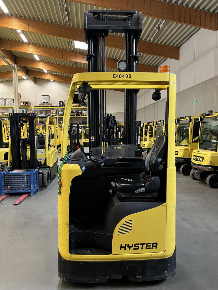 Hyster R1.6 - Chariot à mât rétractable: photos 1 Hyster R1.6 - Chariot à mât rétractable: photos 1
