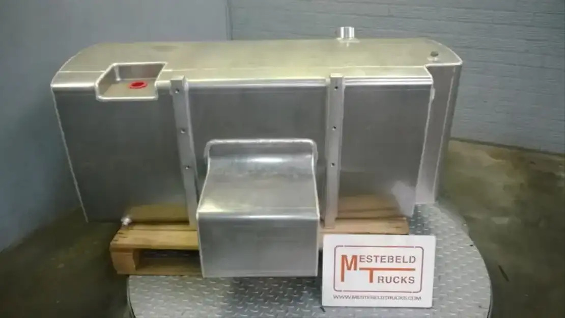 Diversen DIV. Brandstoftank 705 liter - Système de carburant pour Véhicule utilitaire: photos 1 Diversen DIV. Brandstoftank 705 liter - Système de carburant pour Véhicule utilitaire: photos 1