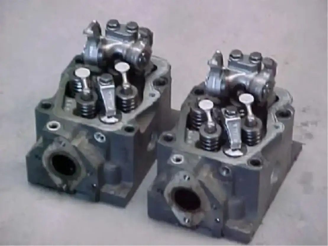 Mercedes-Benz Cilinderkop Axor - Moteur et pièces pour Camion: photos 1 Mercedes-Benz Cilinderkop Axor - Moteur et pièces pour Camion: photos 1