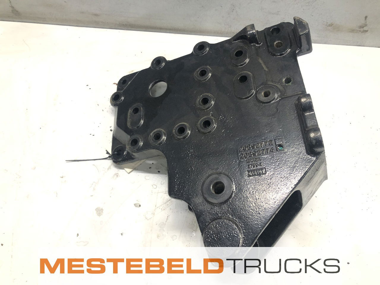 Renault Steun v. dwarsbalk Midlum - Frame/ Châssis pour Camion: photos 2 Renault Steun v. dwarsbalk Midlum - Frame/ Châssis pour Camion: photos 2