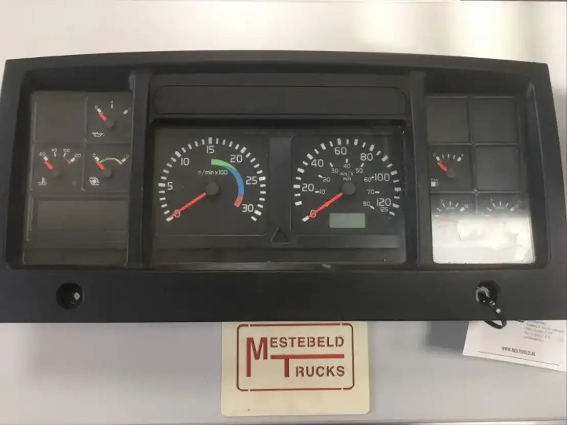 Volvo Instrumentenpaneel - Cabine et intérieur pour Camion: photos 1 Volvo Instrumentenpaneel - Cabine et intérieur pour Camion: photos 1