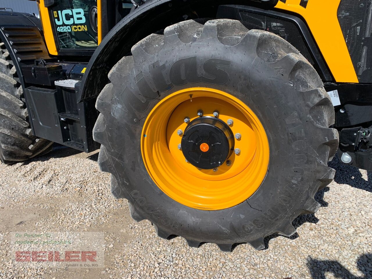 Tracteur agricole neuf JCB Fastrac 4220 ICON + Frontlader Q7S: photos 8