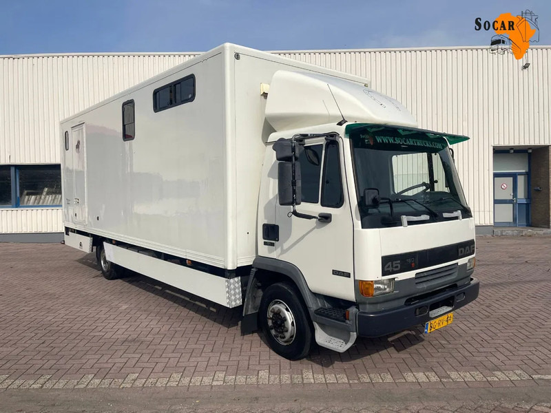 DAF LF 45.130 CLEAN HORSES NL-TRUCK - Camion chevaux: photos 1 DAF LF 45.130 CLEAN HORSES NL-TRUCK - Camion chevaux: photos 1