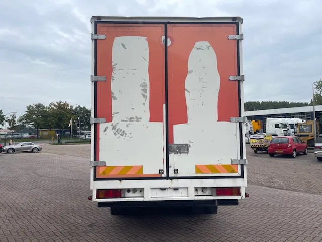 DAF XF 95.380 Euro 2 Manual-Gear - Camion fourgon: photos 4 DAF XF 95.380 Euro 2 Manual-Gear - Camion fourgon: photos 4