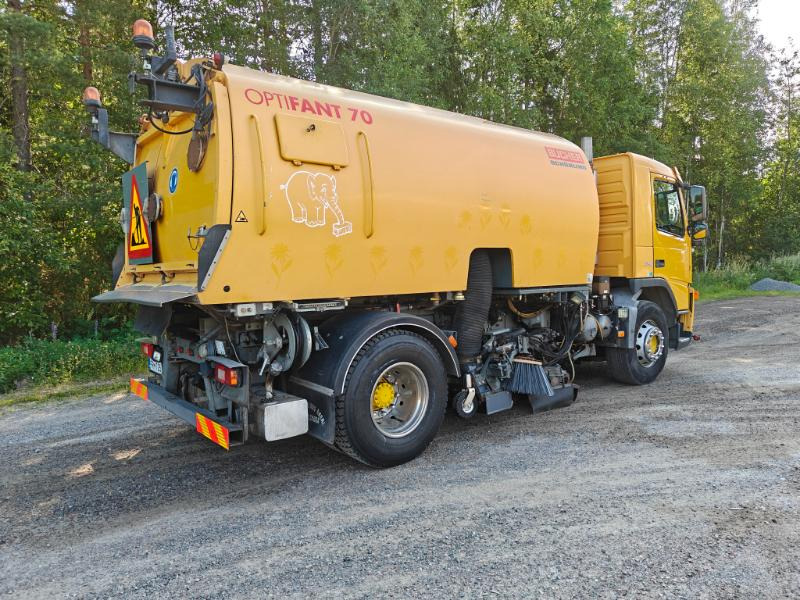 BUCHER Optifant 70 Volvo FM9 - Balayeuse de voirie: photos 3 BUCHER Optifant 70 Volvo FM9 - Balayeuse de voirie: photos 3