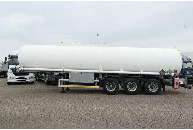 Kässbohrer STH 34/10-24/Tank 34.000 ltr./Unterbefüll./Pumpe - Semi-remorque citerne: photos 2 Kässbohrer STH 34/10-24/Tank 34.000 ltr./Unterbefüll./Pumpe - Semi-remorque citerne: photos 2