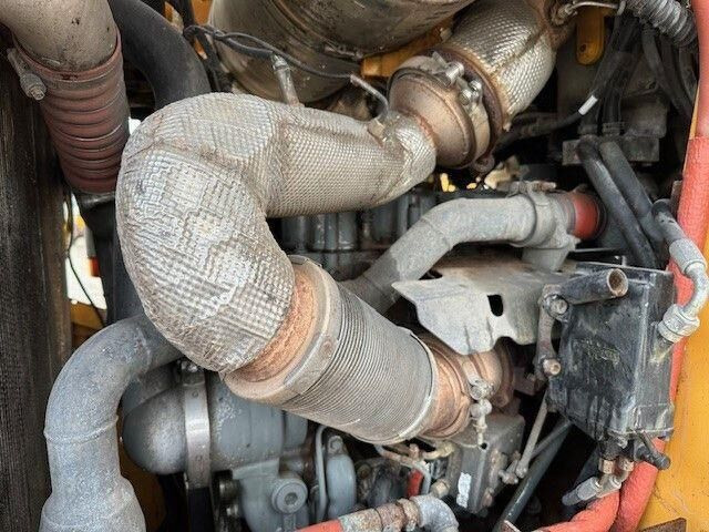 Liebherr LR 636, Laderaupe, 4+1 Schaufel, Klima, Kamera - Bulldozer: photos 5 Liebherr LR 636, Laderaupe, 4+1 Schaufel, Klima, Kamera - Bulldozer: photos 5