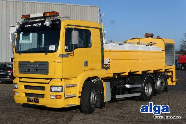 MAN 26.413/6x2/4x 2000 ltr. Tanks/Deutz Motor - Camion citerne: photos 1 MAN 26.413/6x2/4x 2000 ltr. Tanks/Deutz Motor - Camion citerne: photos 1