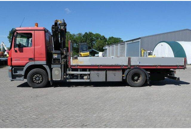 Mercedes-Benz 1844 L Actros 4x2, Hiab 144E-3, Funk, Voll-Luft - Camion plateau: photos 2 Mercedes-Benz 1844 L Actros 4x2, Hiab 144E-3, Funk, Voll-Luft - Camion plateau: photos 2