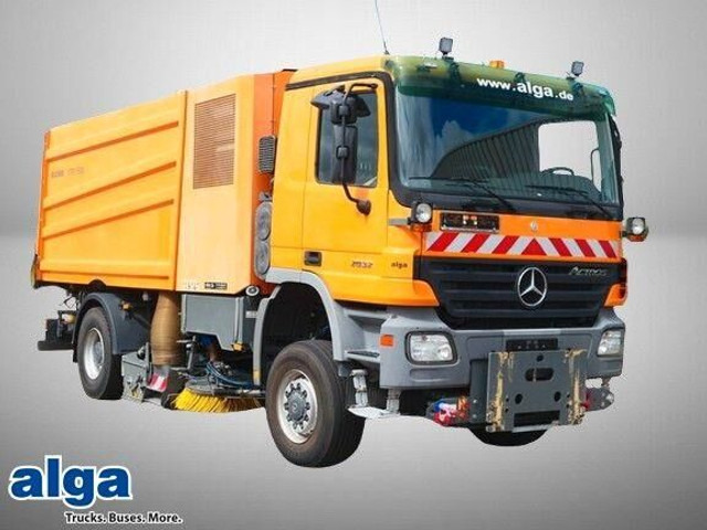Mercedes-Benz 2032 A Actros 4x4, Bucher STKF 9500, Airport, AC - Balayeuse de voirie: photos 1 Mercedes-Benz 2032 A Actros 4x4, Bucher STKF 9500, Airport, AC - Balayeuse de voirie: photos 1