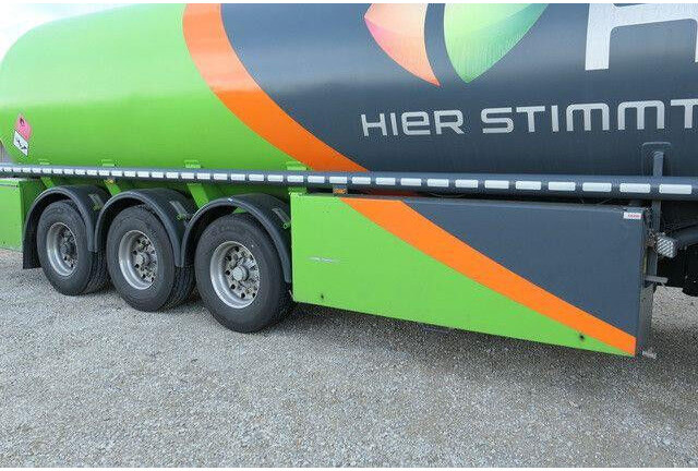 Schrader Z-STA24-42.7/4, Peilstab, 43m³, 4 Kammern - Semi-remorque citerne: photos 2 Schrader Z-STA24-42.7/4, Peilstab, 43m³, 4 Kammern - Semi-remorque citerne: photos 2