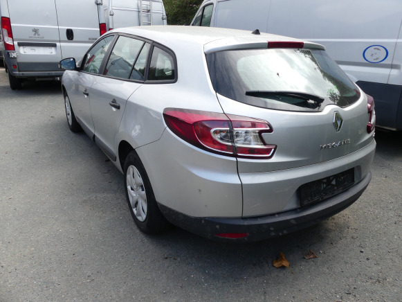 Voiture break Renault megane (2012-18.182 km) - VIN VF1KZ1A074873936 - Autre matériel: photos 4 Voiture break Renault megane (2012-18.182 km) - VIN VF1KZ1A074873936 - Autre matériel: photos 4