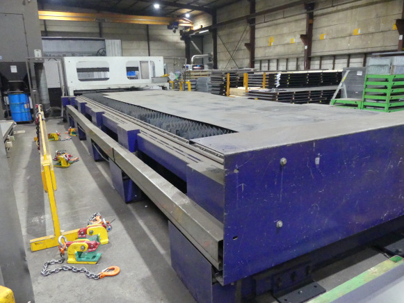 Machine de découpe 8m laser CO² avec refroidisseur et aspiration de fumée Bystronic Bylaser 6000 - Machine à métaux: photos 5 Machine de découpe 8m laser CO² avec refroidisseur et aspiration de fumée Bystronic Bylaser 6000 - Machine à métaux: photos 5