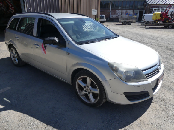REF:TRF008 - Voiture Opel Astra break (2005-158.167 km) - Voiture: photos 2 REF:TRF008 - Voiture Opel Astra break (2005-158.167 km) - Voiture: photos 2
