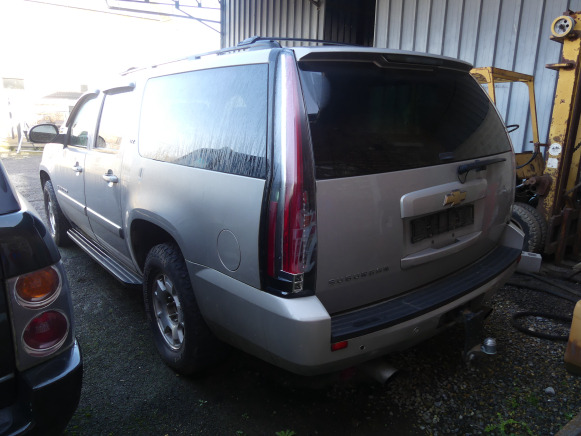 Voiture Chevrolet Suburban (2006-355.000 km) Numéro de châssis : 1GNFK16327J170092 - Kilométrage : 355000 - Utilitaire double cabine: photos 4 Voiture Chevrolet Suburban (2006-355.000 km) Numéro de châssis : 1GNFK16327J170092 - Kilométrage : 355000 - Utilitaire double cabine: photos 4