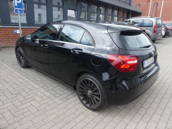 Voiture Mercedes-Benz A 180 (2018-99.600 km-VIN:WDD1760121J776850) - Voiture: photos 2 Voiture Mercedes-Benz A 180 (2018-99.600 km-VIN:WDD1760121J776850) - Voiture: photos 2