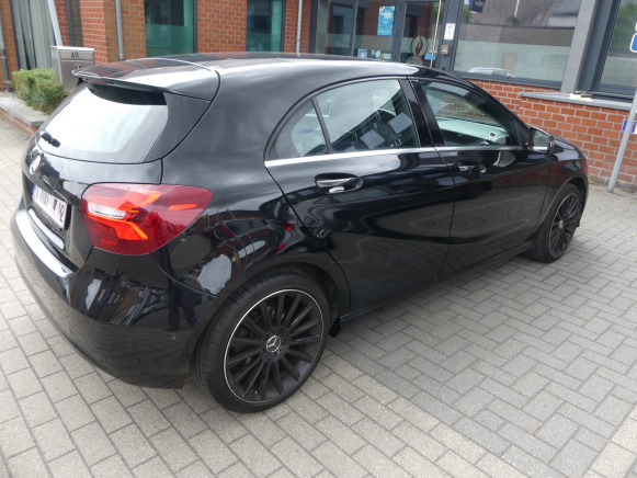Voiture Mercedes-Benz A 180 (2018-99.600 km-VIN:WDD1760121J776850) - Voiture: photos 3 Voiture Mercedes-Benz A 180 (2018-99.600 km-VIN:WDD1760121J776850) - Voiture: photos 3