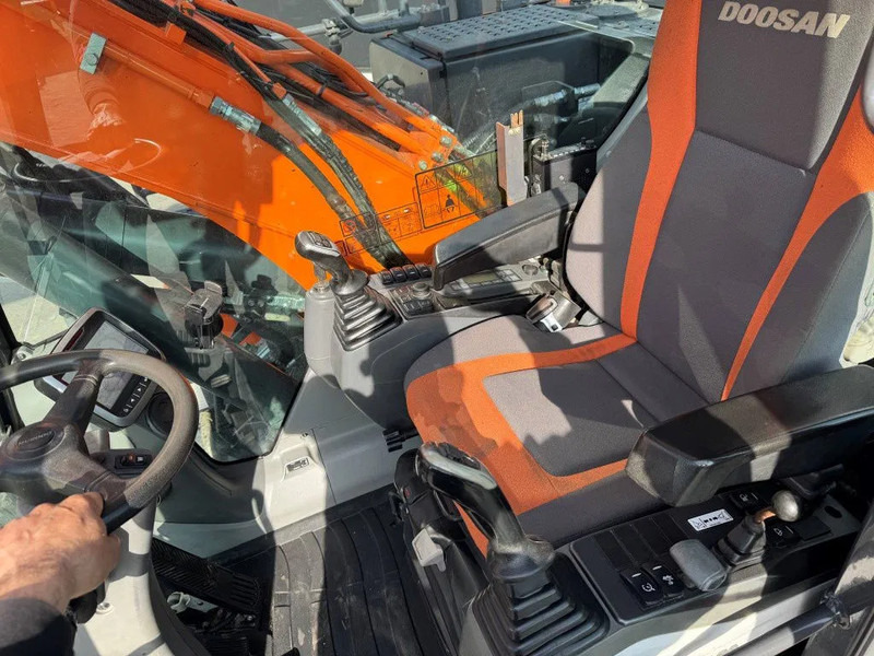 Pelle sur pneus Doosan DX140-5 2018: photos 18