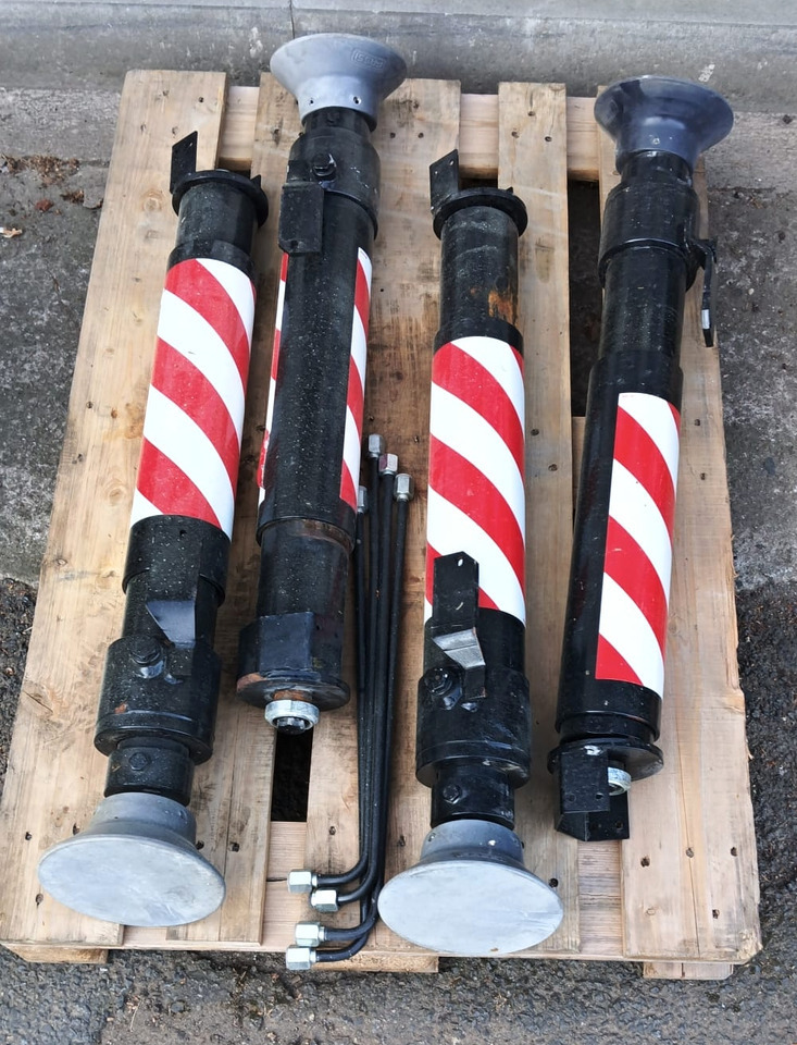 FASSI - PALFINGER - HIAB - HMF - ATLAS additional stabilizers, Zusatzabstützen - Grue auxiliaire: photos 4 FASSI - PALFINGER - HIAB - HMF - ATLAS additional stabilizers, Zusatzabstützen - Grue auxiliaire: photos 4