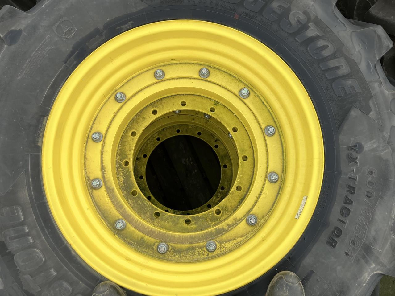 Bridgestone 600/65R34 - Pneu pour Machine agricole: photos 4 Bridgestone 600/65R34 - Pneu pour Machine agricole: photos 4