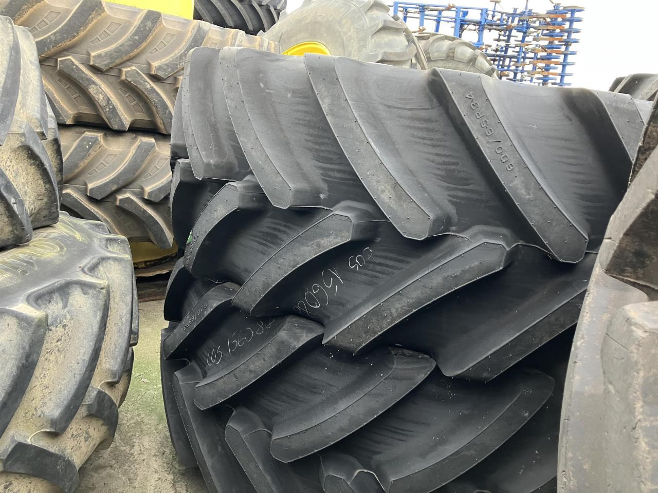 Bridgestone 600/65R34 - Pneu pour Machine agricole: photos 2 Bridgestone 600/65R34 - Pneu pour Machine agricole: photos 2