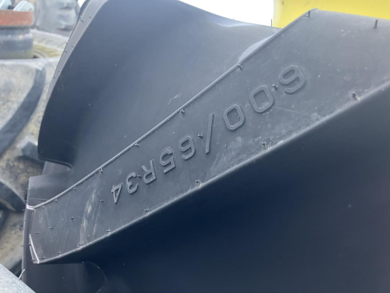 Bridgestone 600/65R34 - Pneu pour Machine agricole: photos 5 Bridgestone 600/65R34 - Pneu pour Machine agricole: photos 5