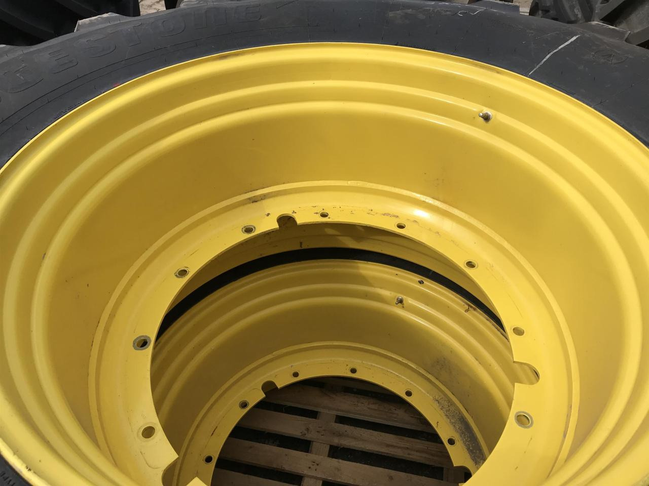 Bridgestone 710/75R42 - Pneu pour Machine agricole: photos 5 Bridgestone 710/75R42 - Pneu pour Machine agricole: photos 5