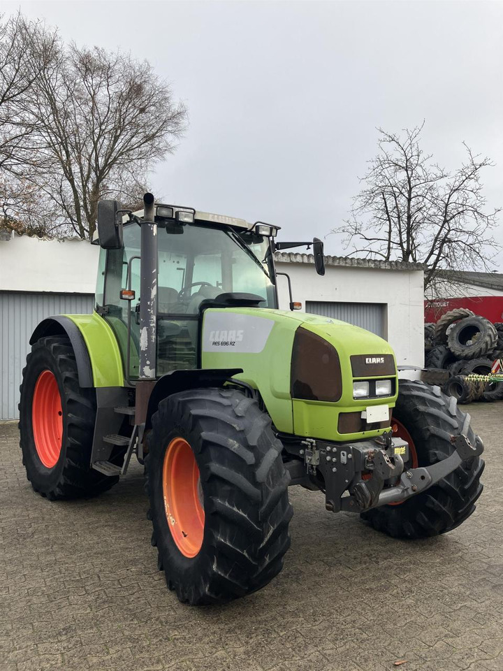 CLAAS Ares 696 RZ - Tracteur agricole: photos 5 CLAAS Ares 696 RZ - Tracteur agricole: photos 5