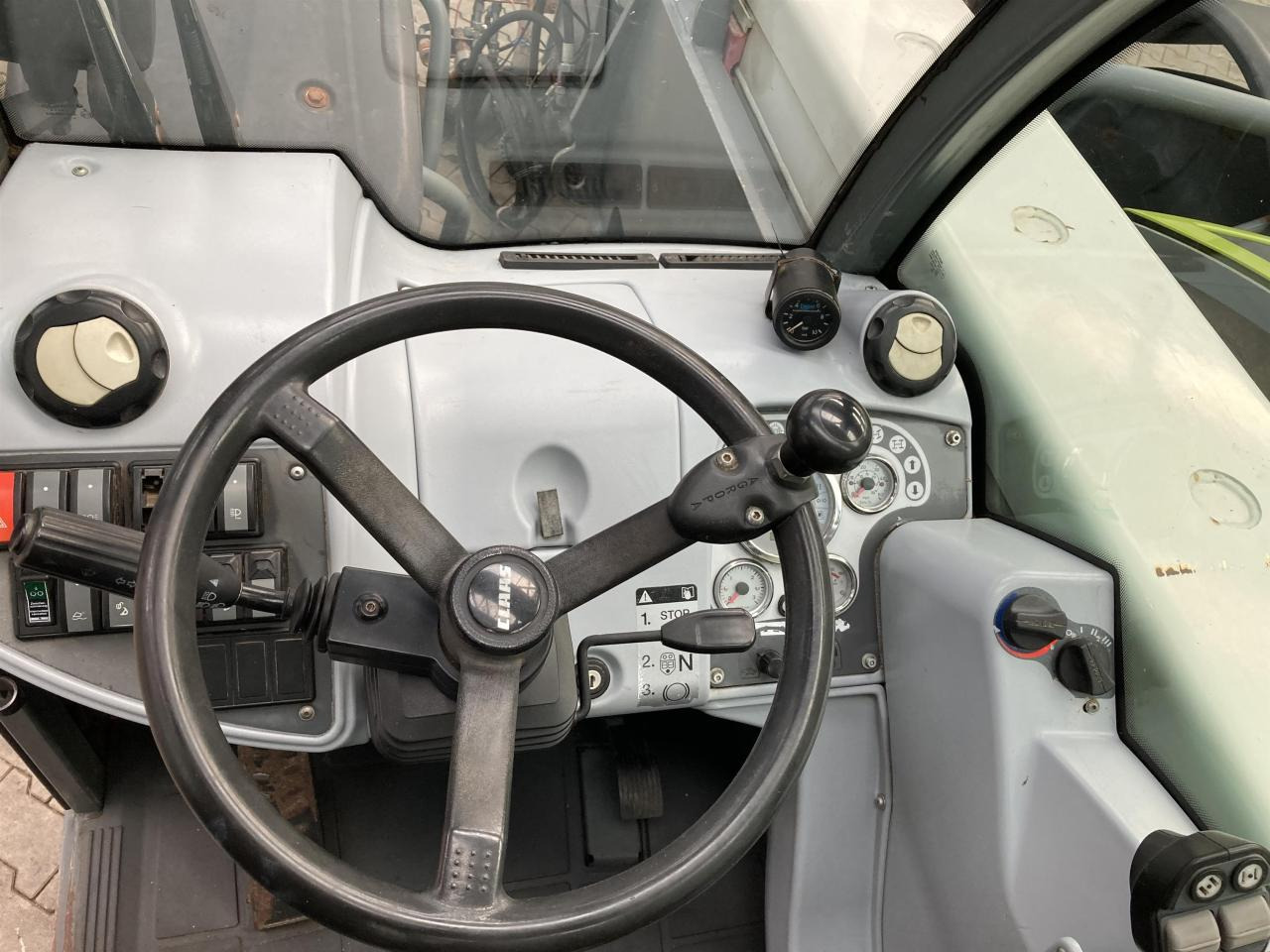 Chariot télescopique CLAAS Scorpion 9040 VariPower: photos 8 Chariot télescopique CLAAS Scorpion 9040 VariPower: photos 8