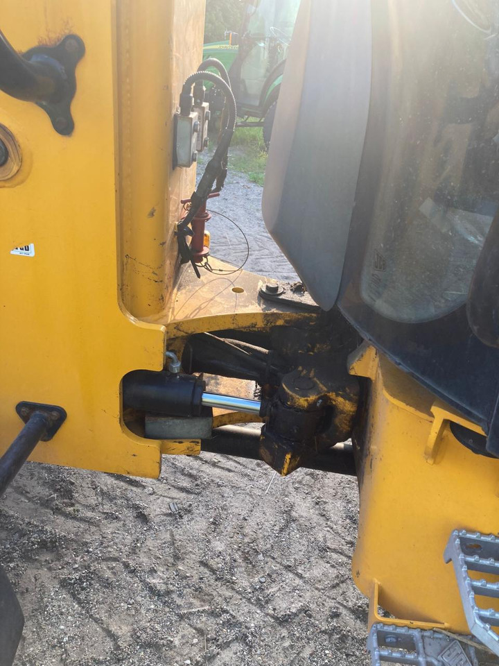 Chariot télescopique JCB TM 220: photos 12