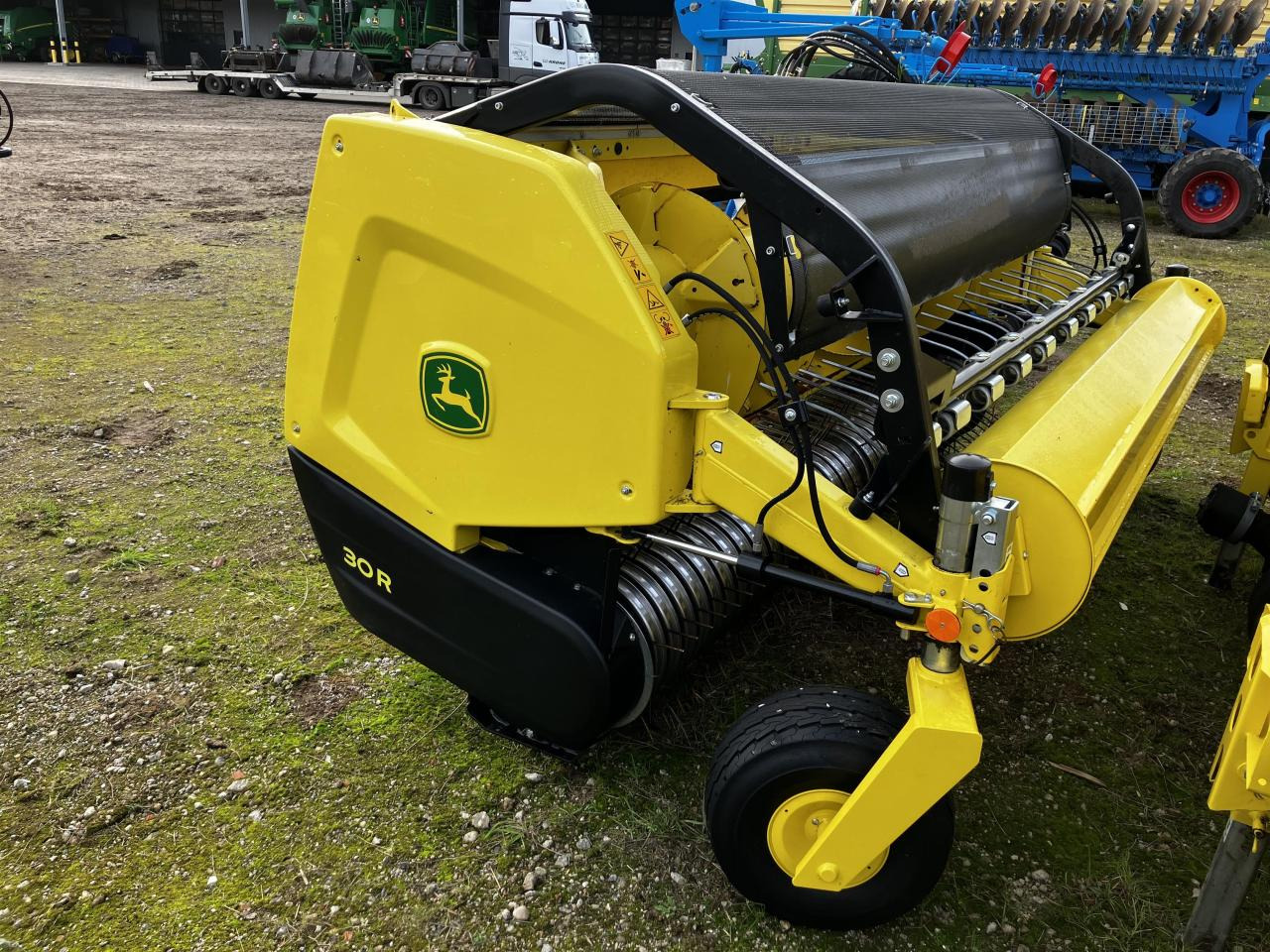 John Deere 30R - Accessoire aux ensileuses: photos 4 John Deere 30R - Accessoire aux ensileuses: photos 4