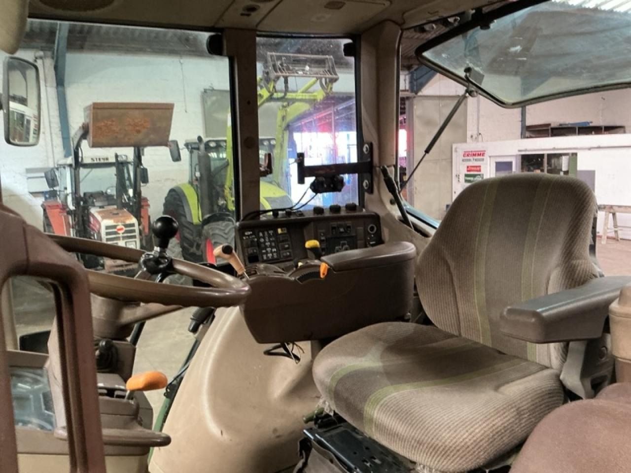 John Deere 6820 - Tracteur agricole: photos 4 John Deere 6820 - Tracteur agricole: photos 4