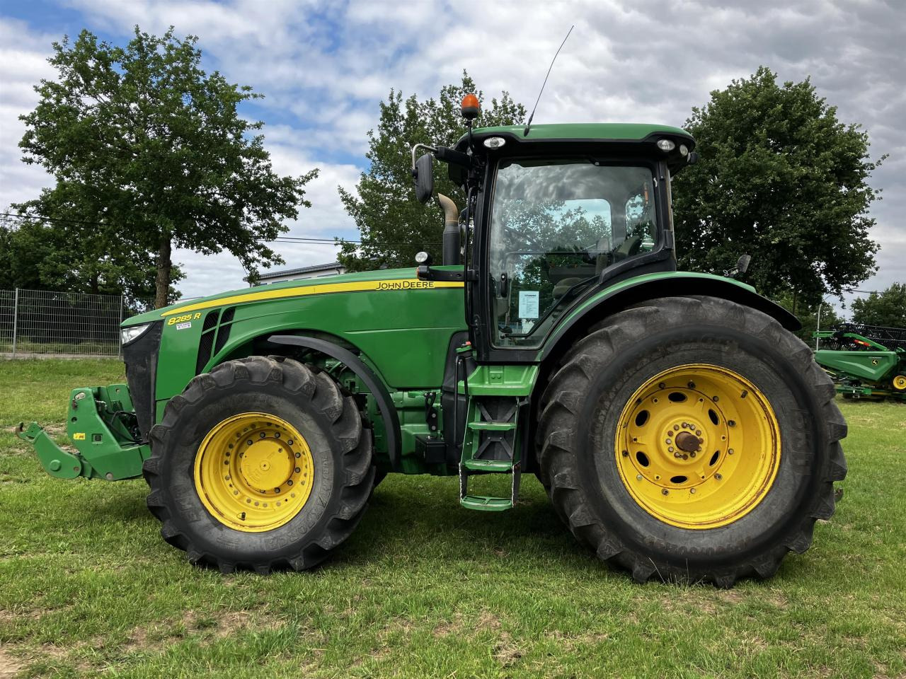 John Deere 8285R - Tracteur agricole: photos 1 John Deere 8285R - Tracteur agricole: photos 1